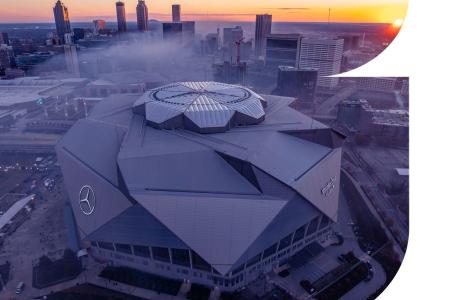 Mercedes-Benz Stadium está localizado em Atlanta, no estado da Geórgia, nos Estados Unidos