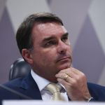 Flávio Bolsonaro pede desculpas por negar relação com Vorcaro