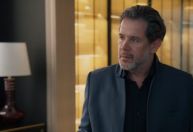 Ferette atinge o próprio filho ao tentar atropelar rival; veja resumo de Três Graças