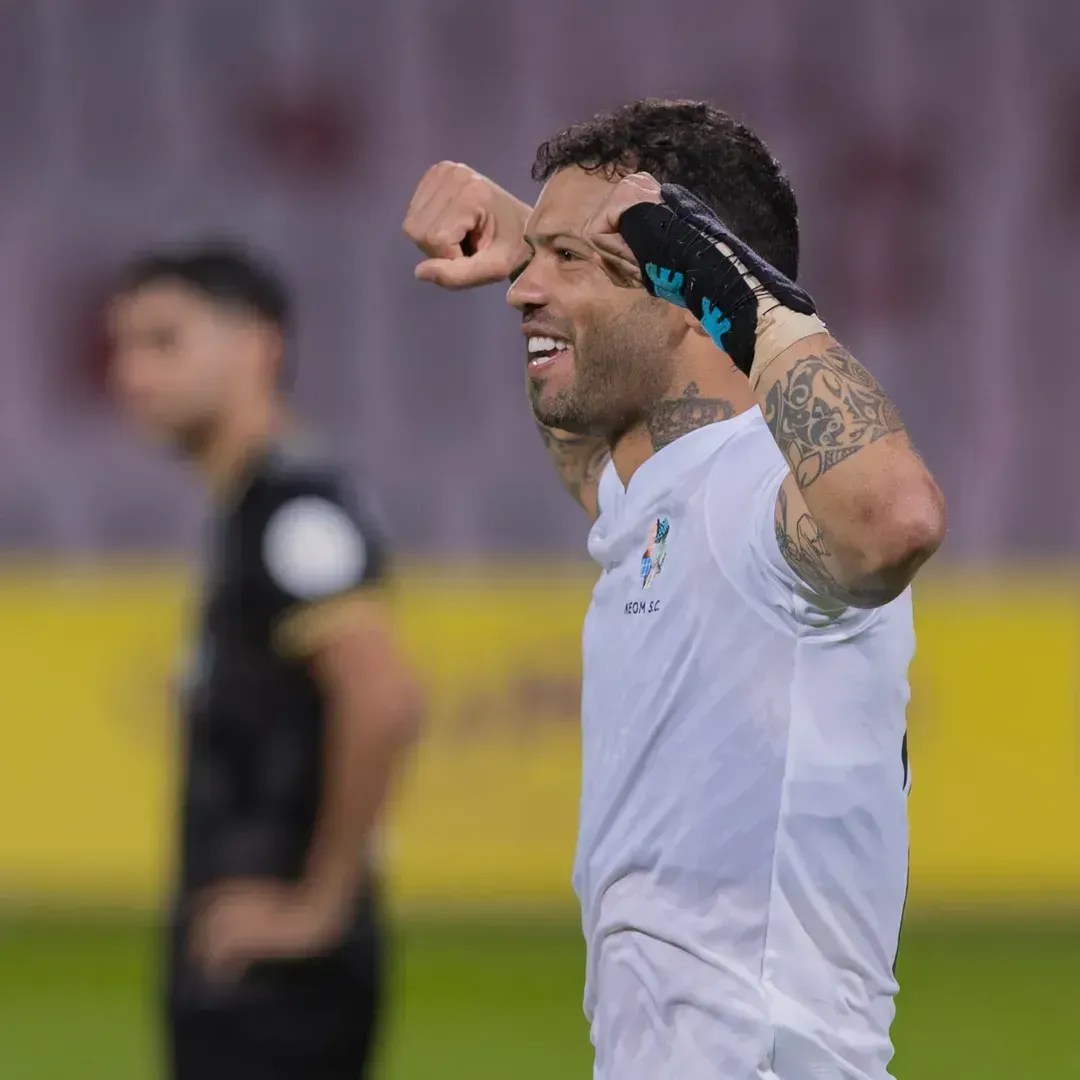 Ex-atacante do Atlético marca duas vezes na Arábia Saudita