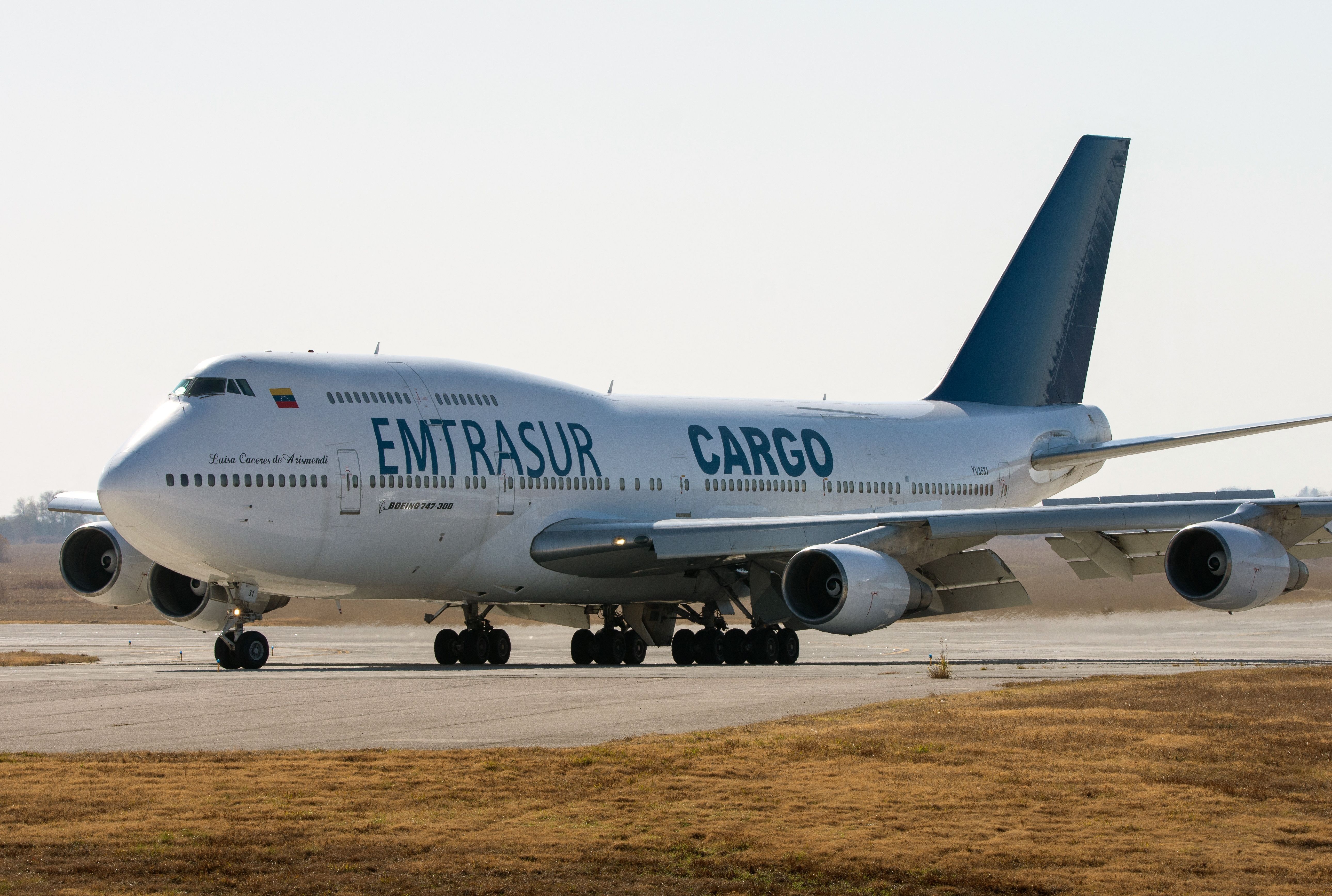 Venezuela acusa Argentina de 'roubar' Boeing e fecha espaço aéreo: entenda conflito
