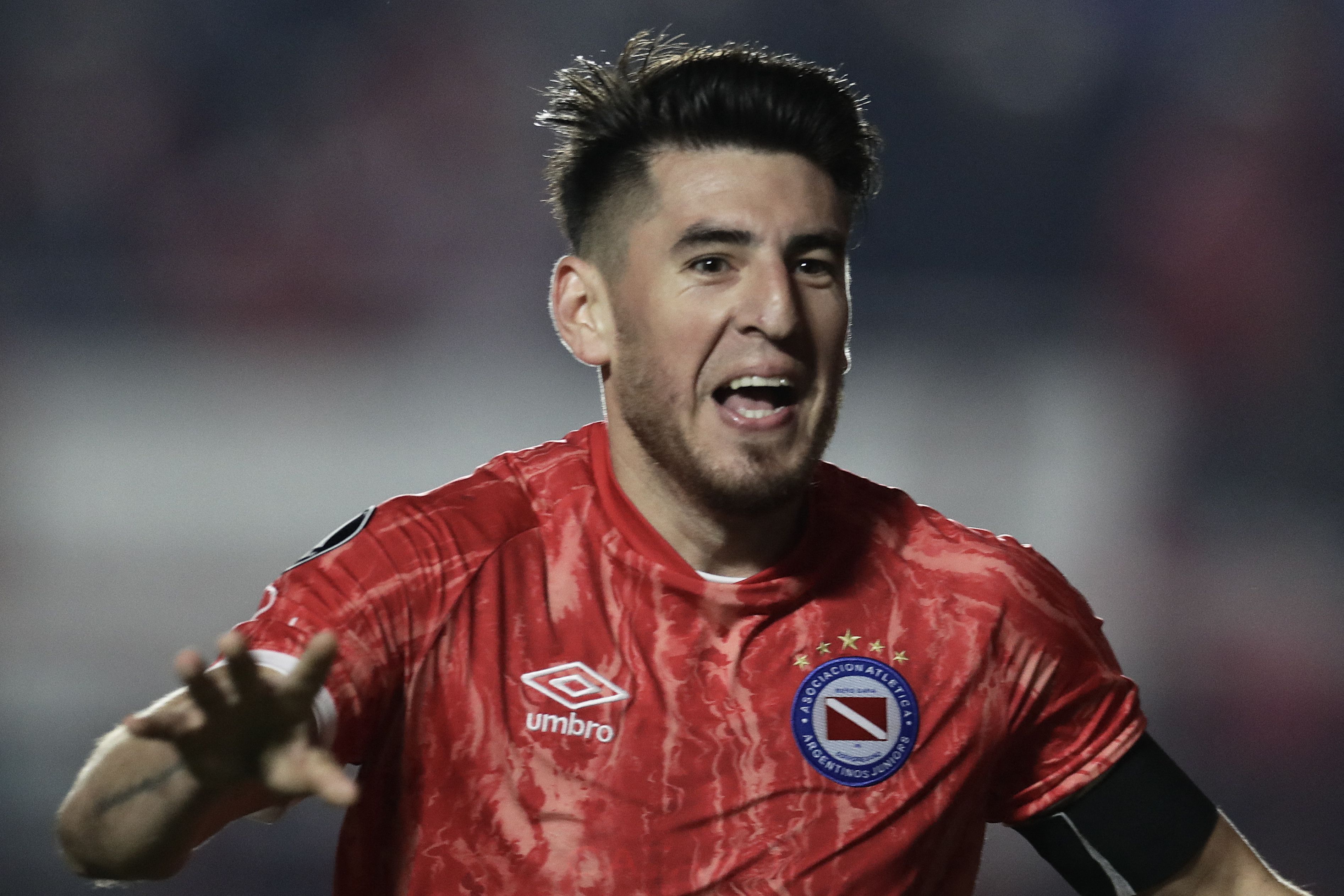Cruzeiro negocia contratação do zagueiro argentino Lucas Villalba