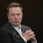 Rede social X, de Elon Musk, diz que fechará escritório no Brasil após Moraes ameaçar prender diretora