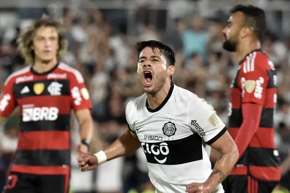 Clube da Série B contrata meia titular de gigante sul-americano