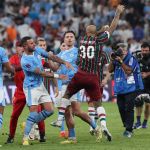 Grealish, do Manchester City, rebate acusação de jogadores do Fluminense