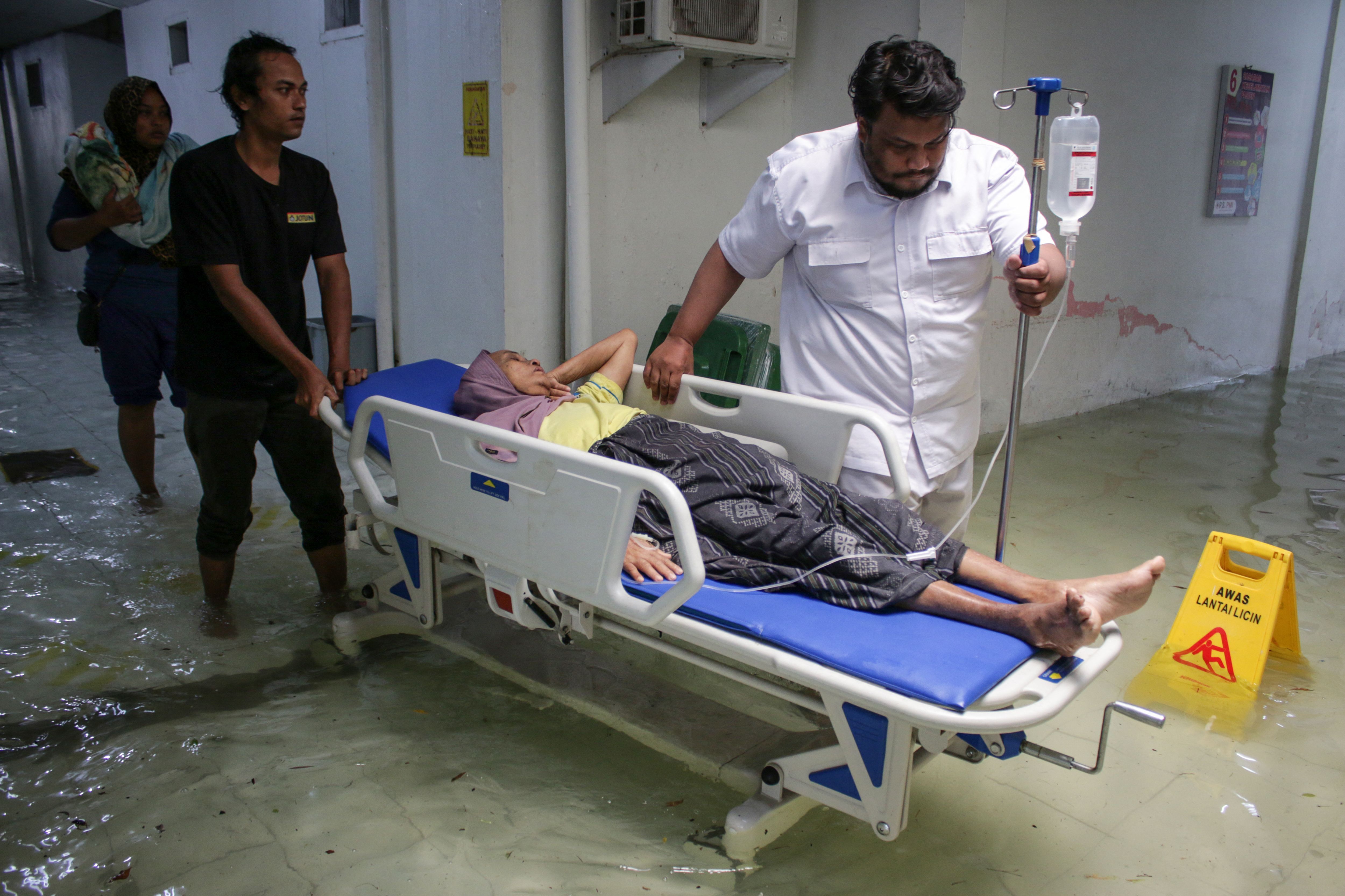 Explosão em fábrica de níquel deixa 13 mortos na Indonésia
