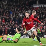 Jovens brilham, e Manchester United vence Aston Villa de virada na Premier League