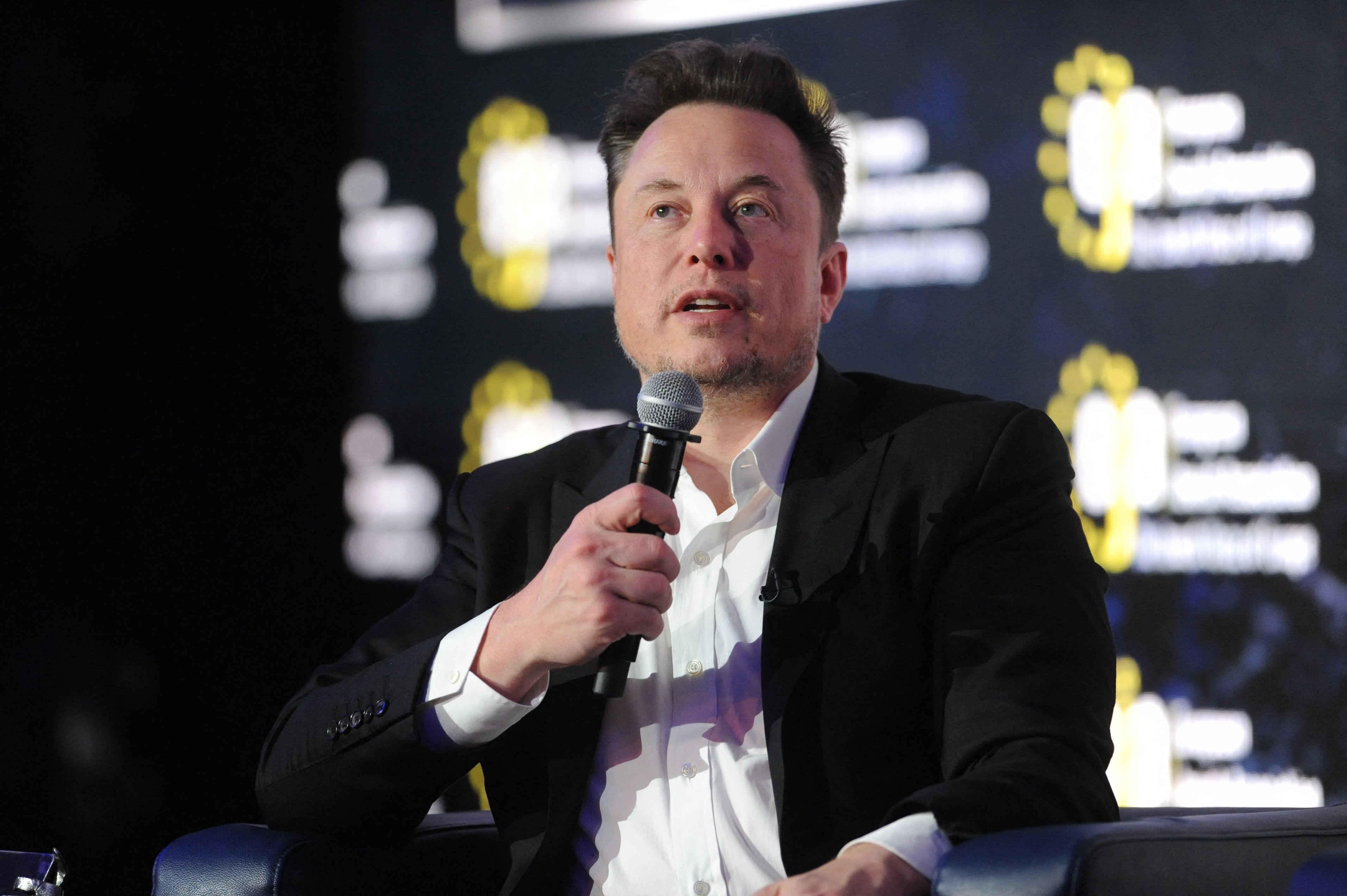 Elon Musk vai retirar oferta de compra da OpenAI se empresa não tiver fins lucrativos