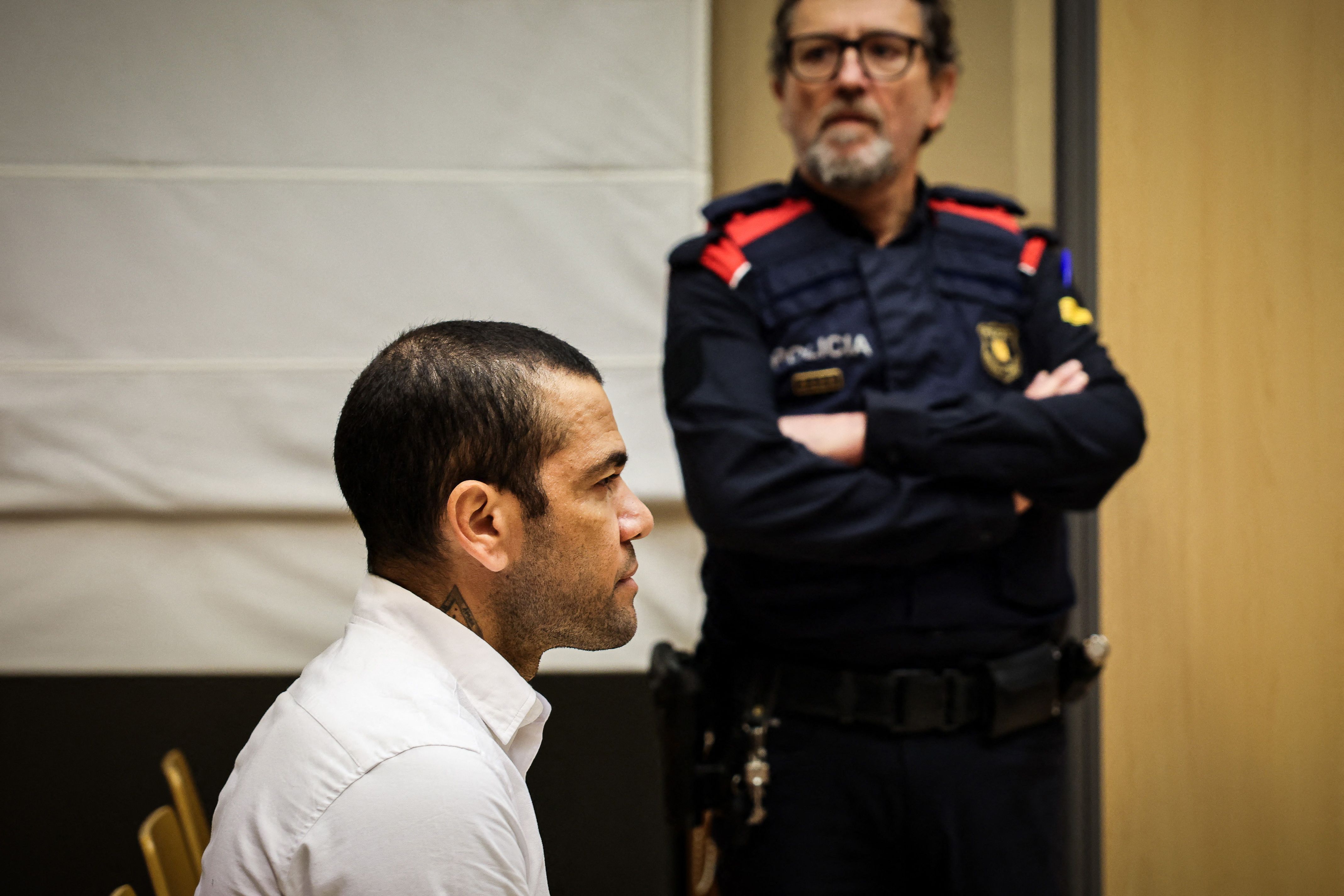 Acusado de estupro, Daniel Alves começa a ser julgado; veja programação e relembre o caso