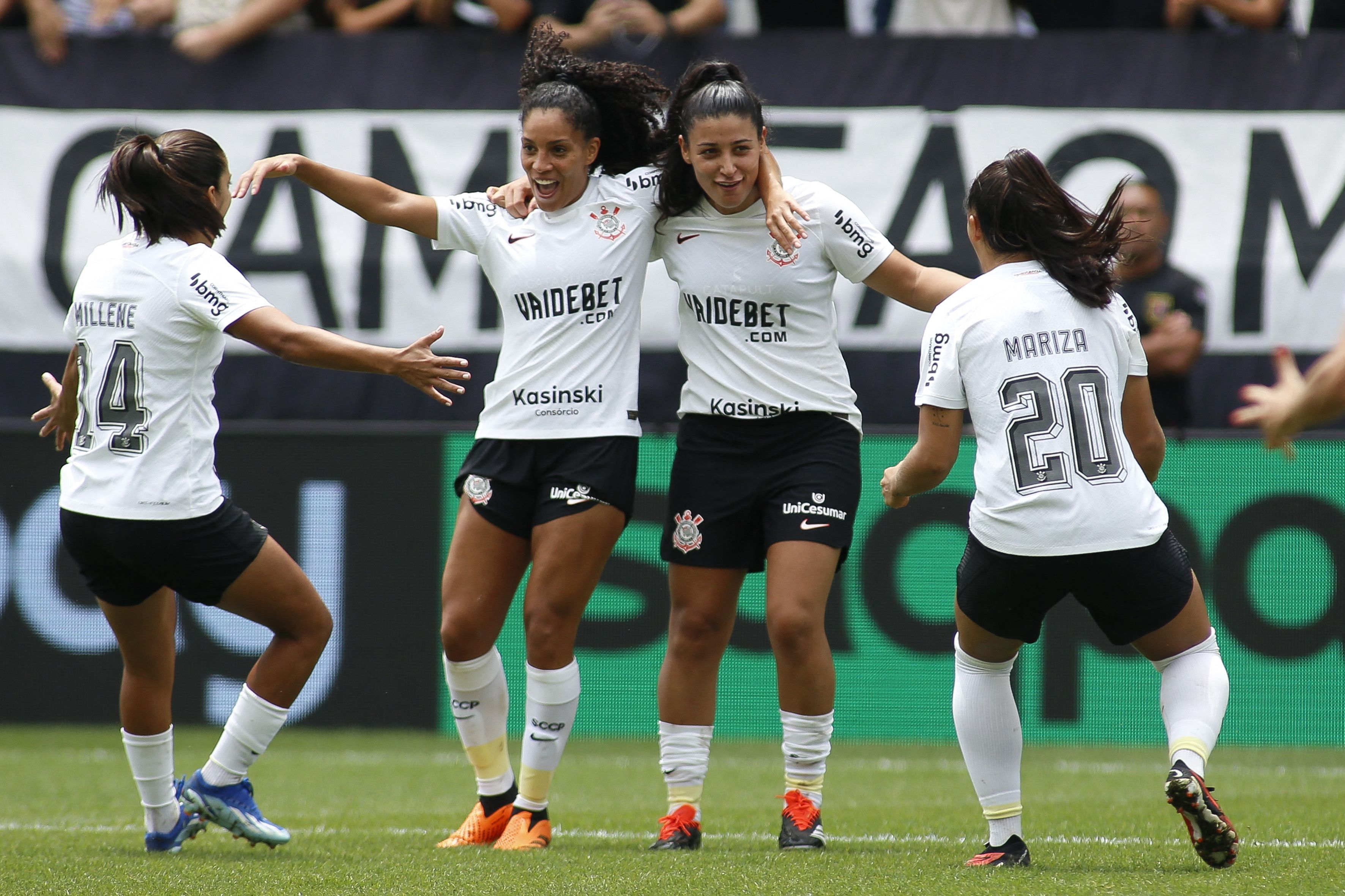 Corinthians supera valente Cruzeiro e é tricampeão da Supercopa Feminina