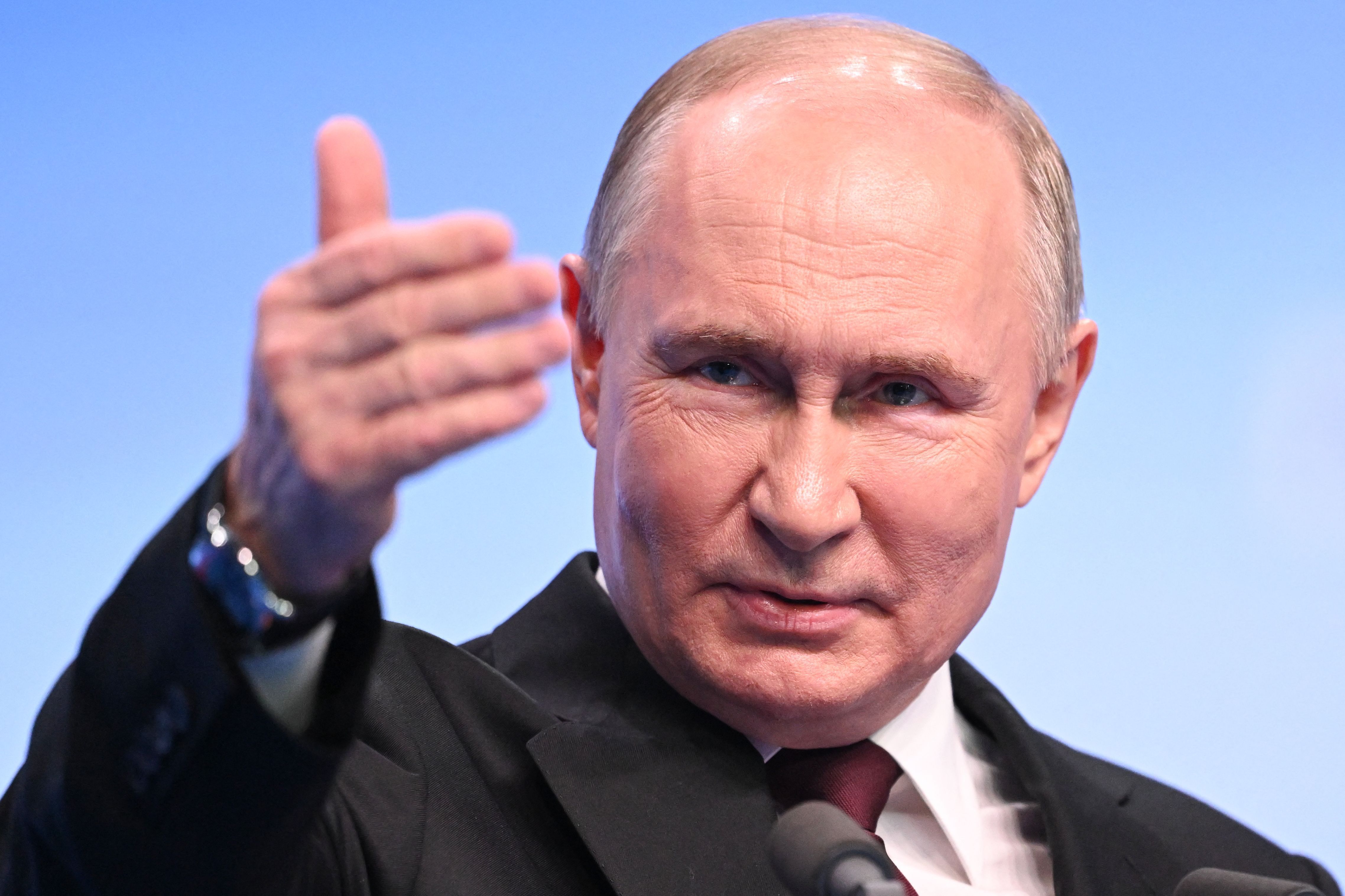 Putin considera 'prioridade absoluta' desenvolver forças nucleares russas
