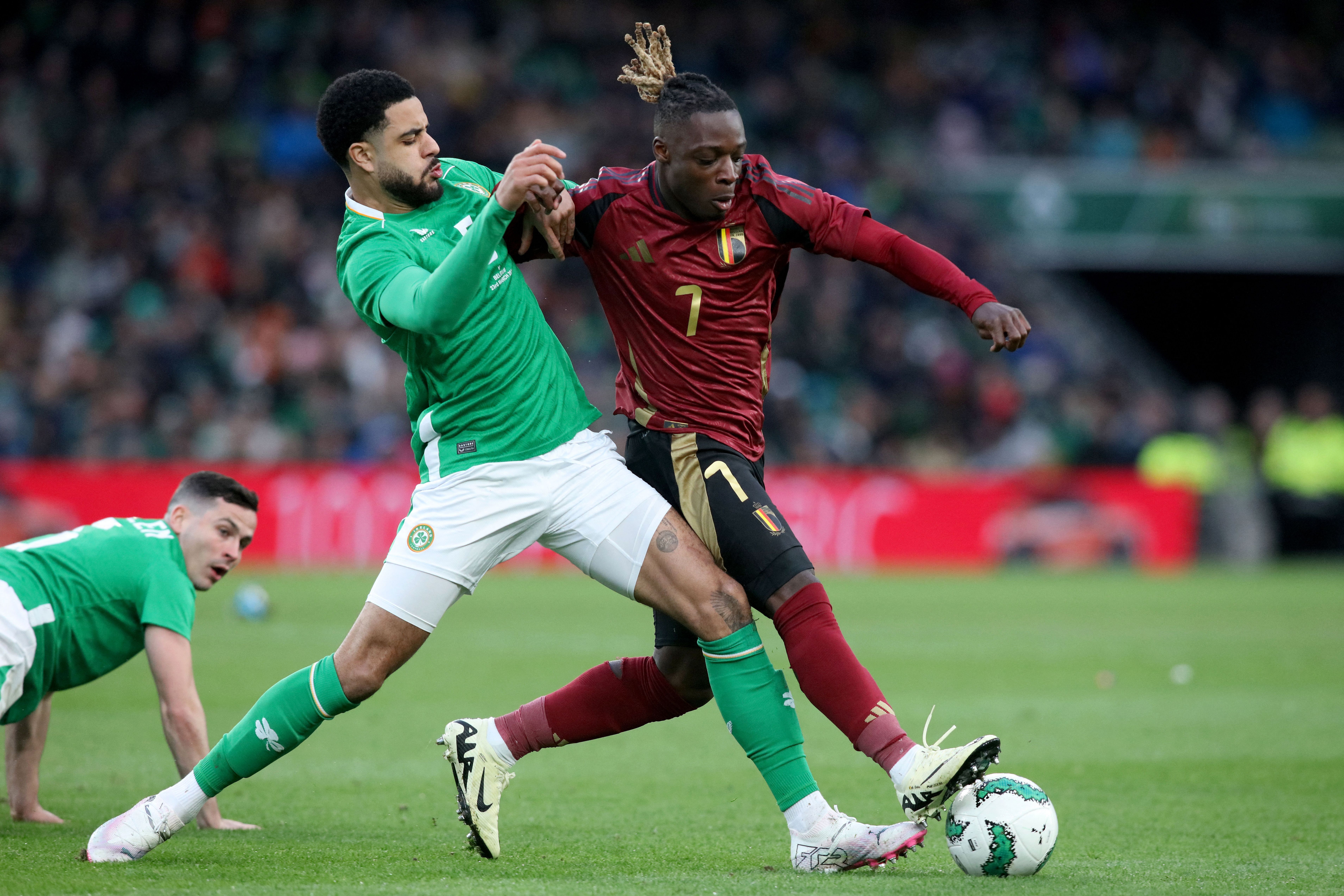 Irlanda desperdiça pênalti e empata sem gols com a Bélgica