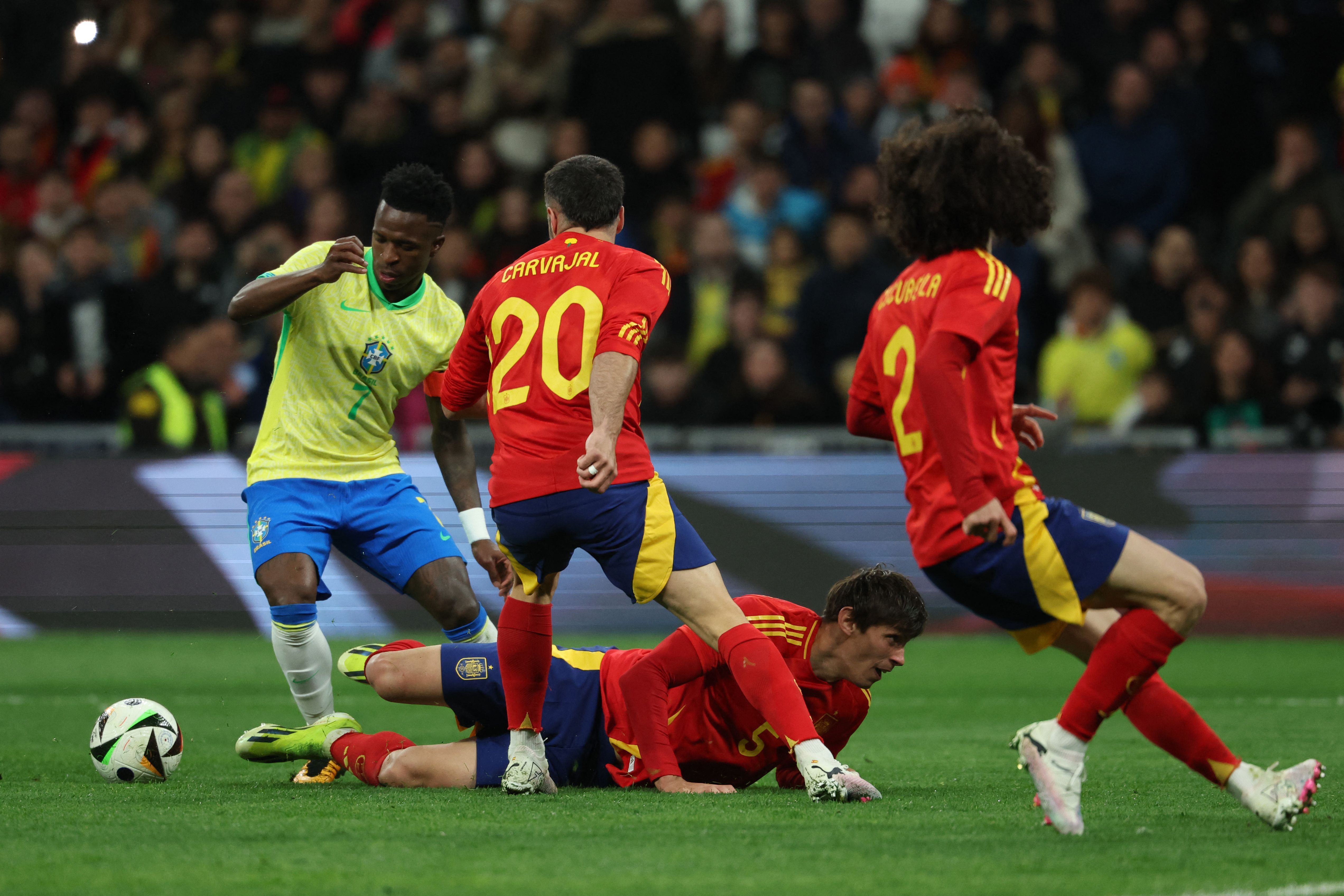 Brasil empata com a Espanha em amistoso de seis gols em Madri