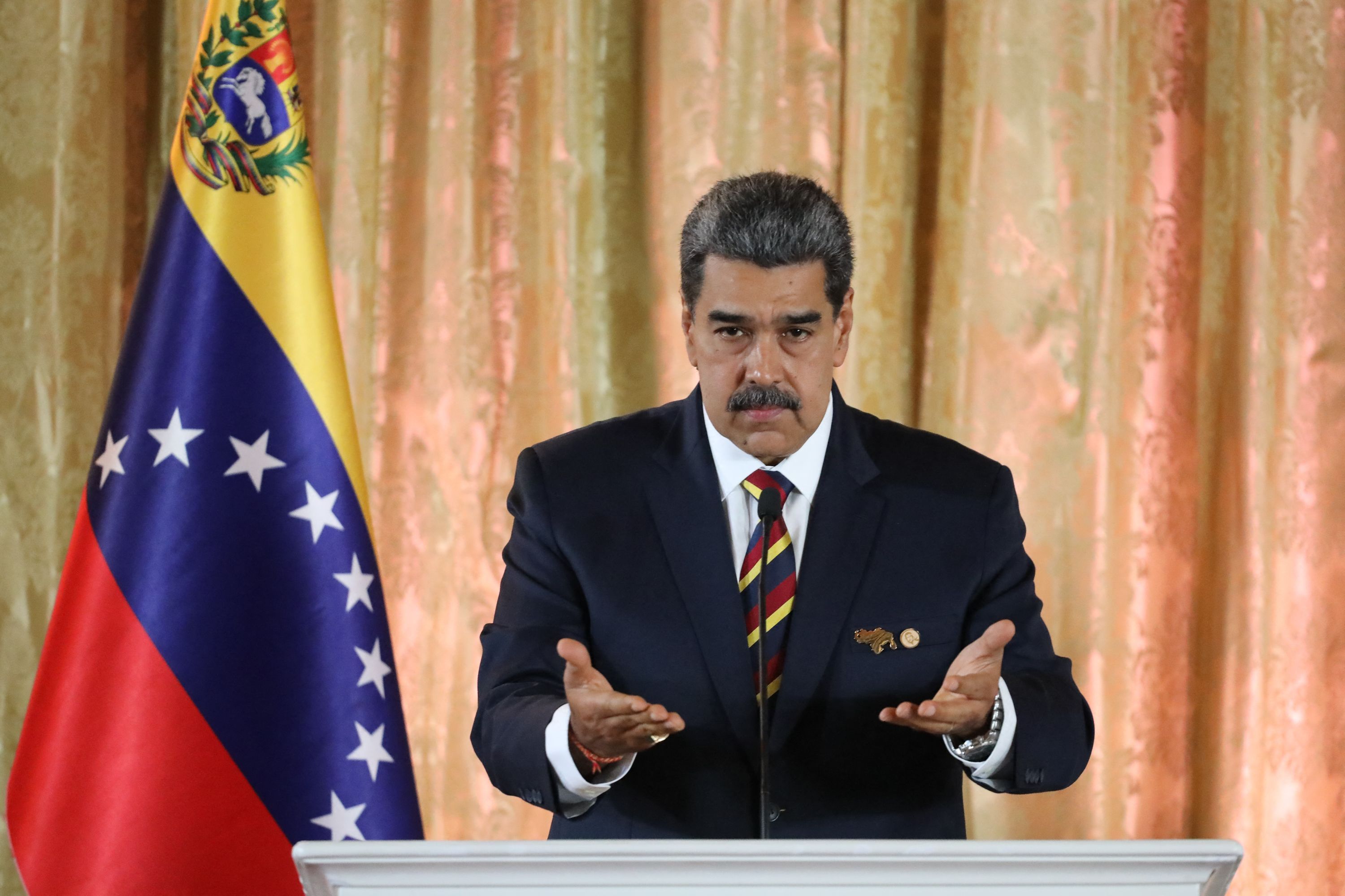 Maduro recomenda que políticos não aceitem eletrônicos de presente após ataques no Líbano