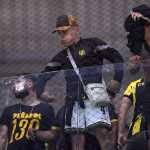 Fotógrafo flagra atos racistas de torcedores do Peñarol em jogo na Arena MRV