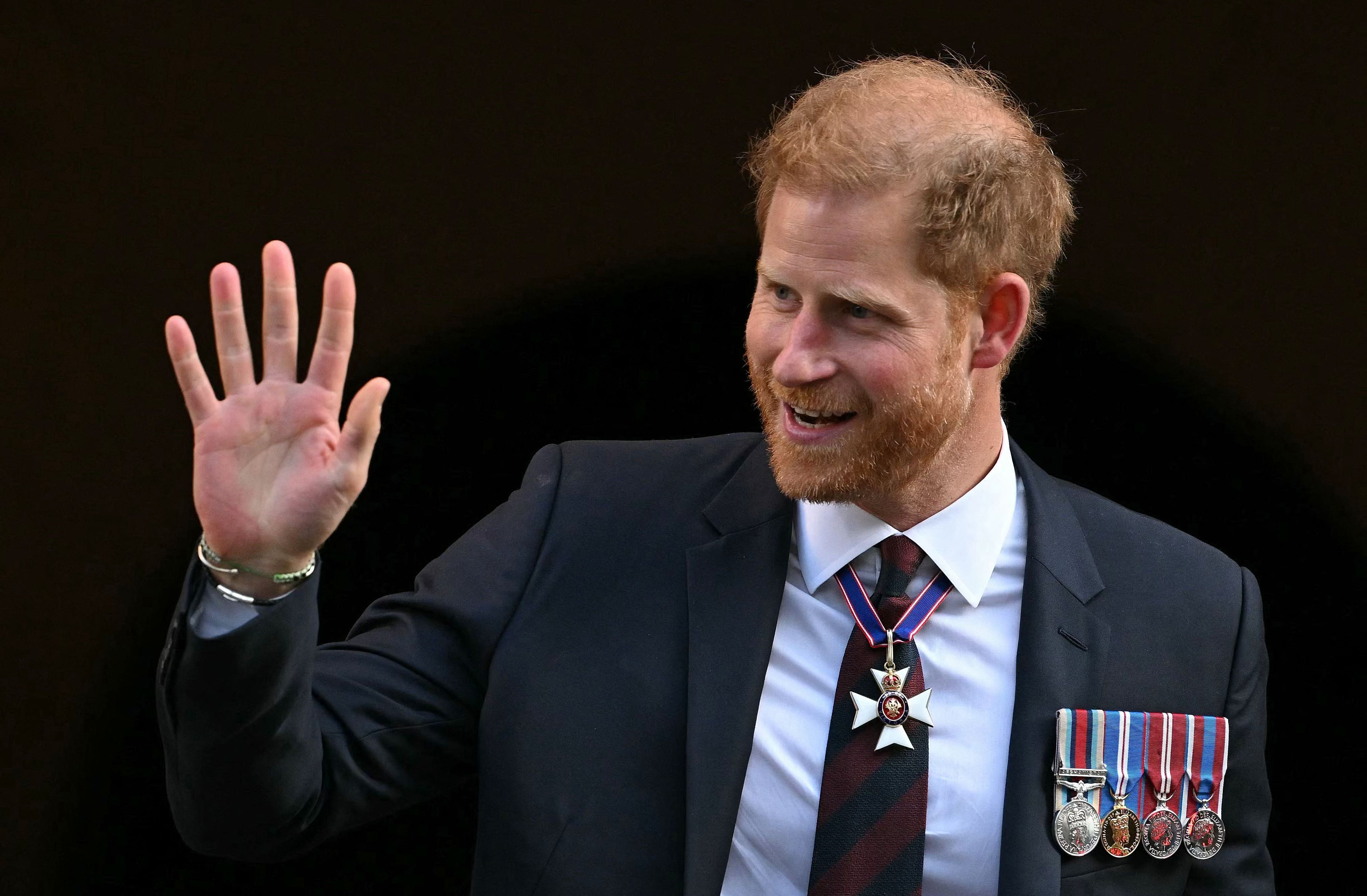 Príncipe Harry faz visita surpresa à Ucrânia para apoiar militares feridos na guerra