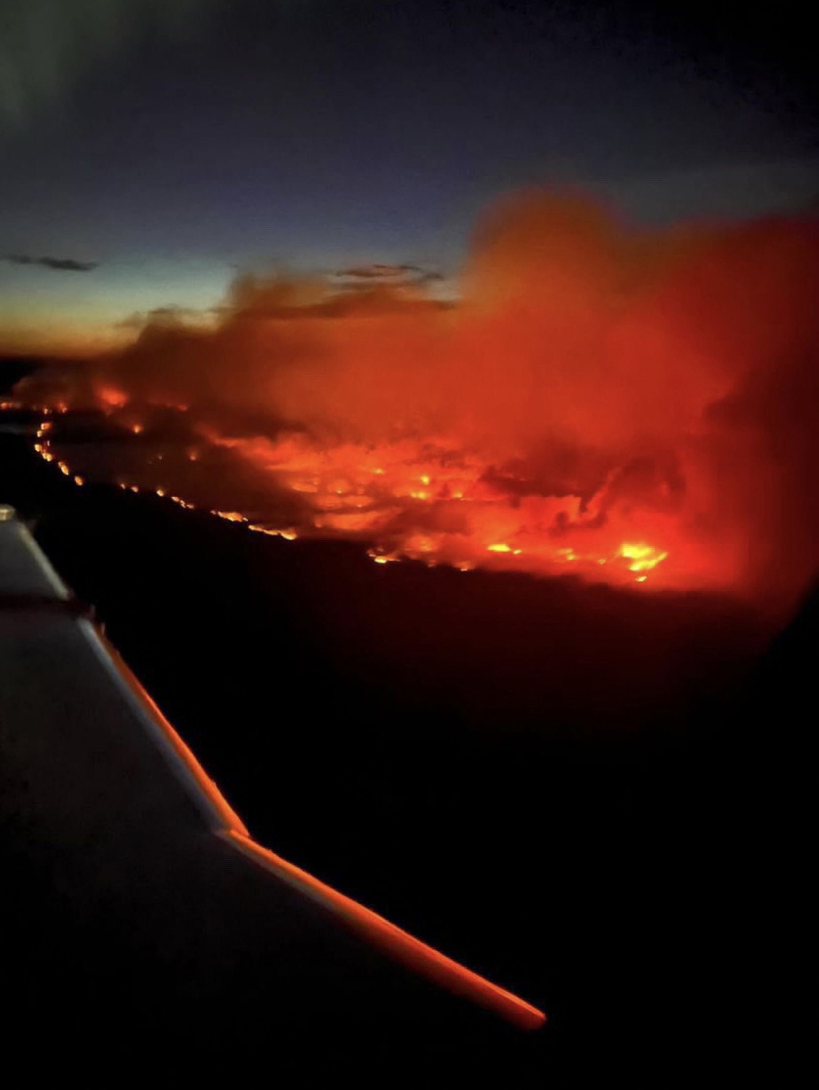 Incêndios florestais obrigam milhares de pessoas a deixarem casas no Canadá