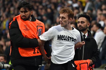 Homem preso após invadir o gramado durante final da Champions League entre Real Madrid e Borussia Dortmund