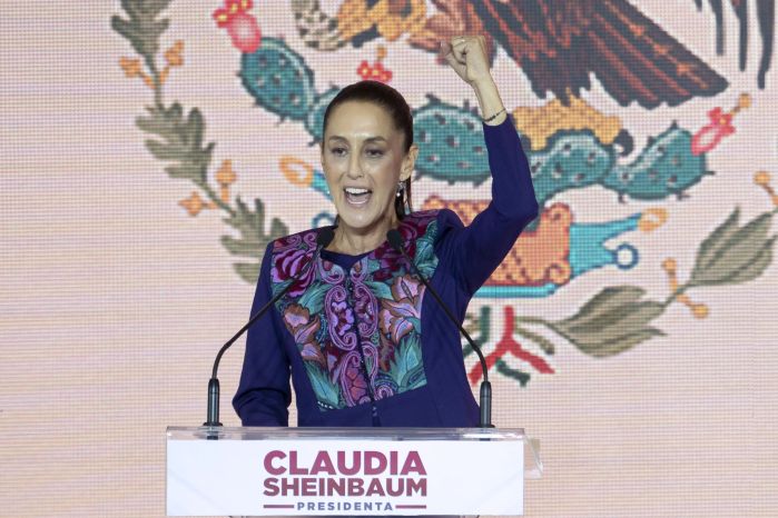 Claudia Sheinbaum é eleita primeira mulher presidente na história do país