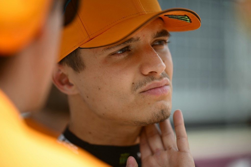 Com apoio da torcida, Norris lidera 1º treino livre do GP da Inglaterra de F1