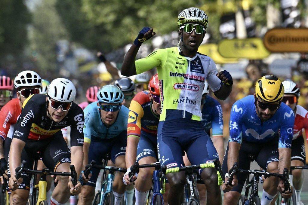 Ciclista da Eritreia é 1º negro africano a vencer uma etapa da Volta da França