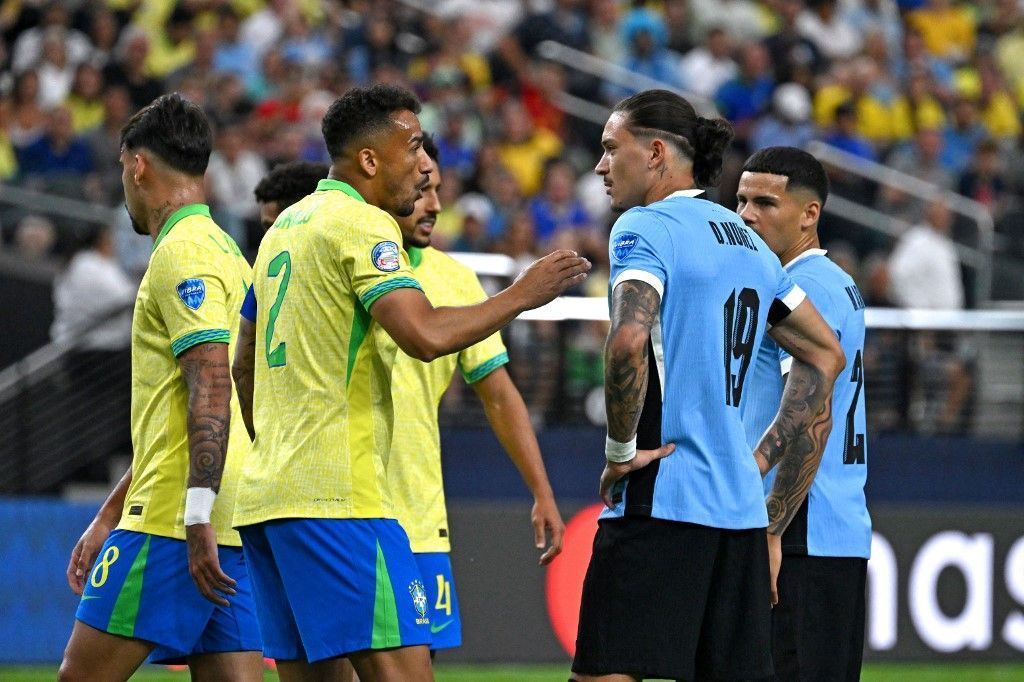 Danilo fala em tom de despedida e pede paciência da torcida com jovens da Seleção Brasileira