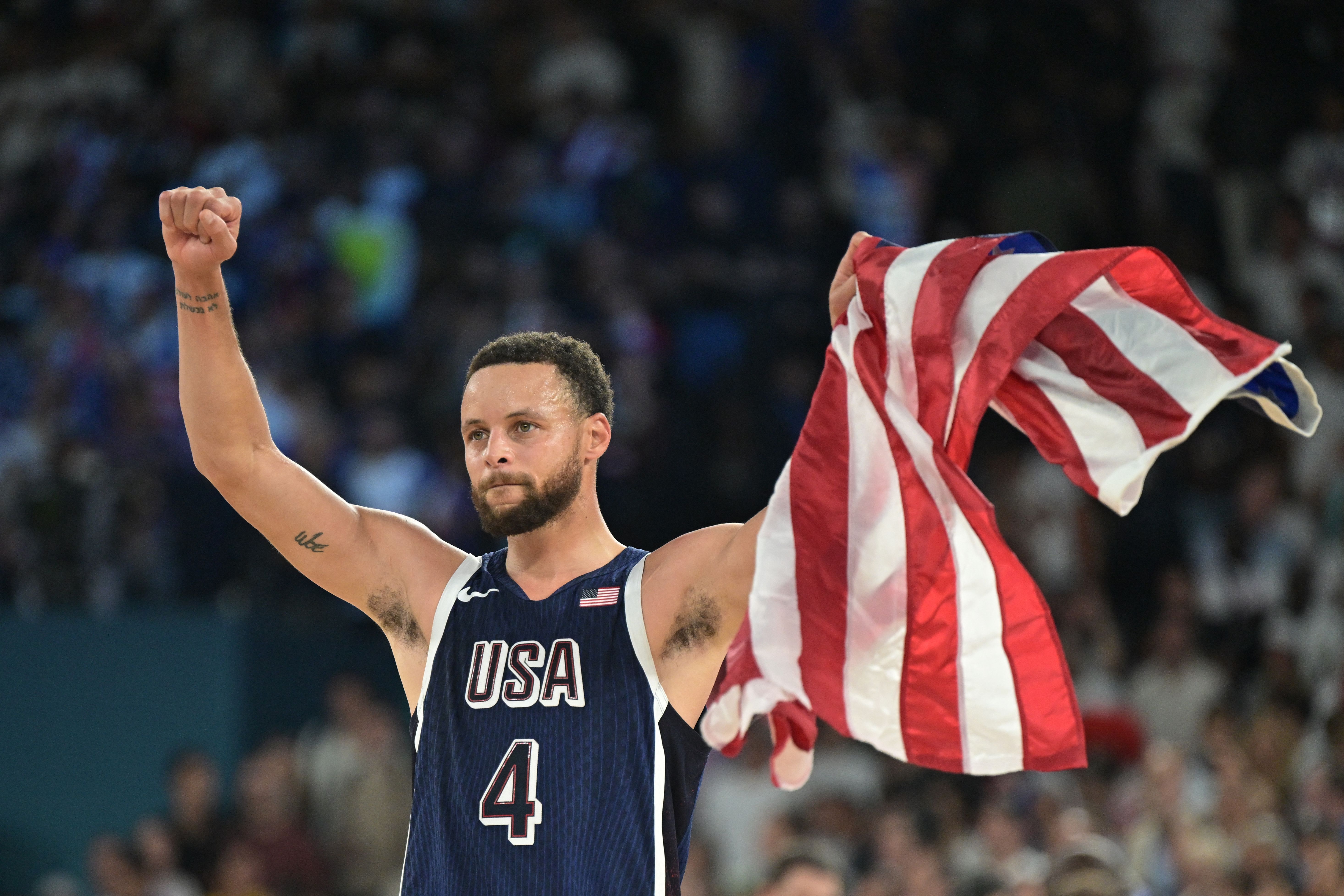 Esposa e filho bebê de Stephen Curry são agredidos em Paris, diz site