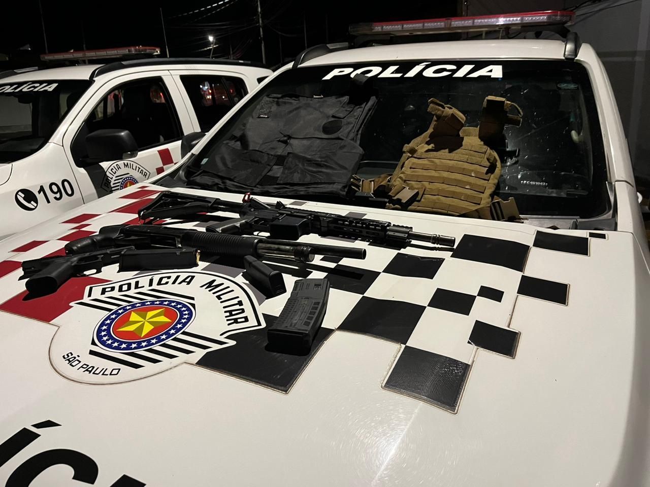 Homem morre e outros 3 são presos após tentarem assaltar carro-forte, em SP