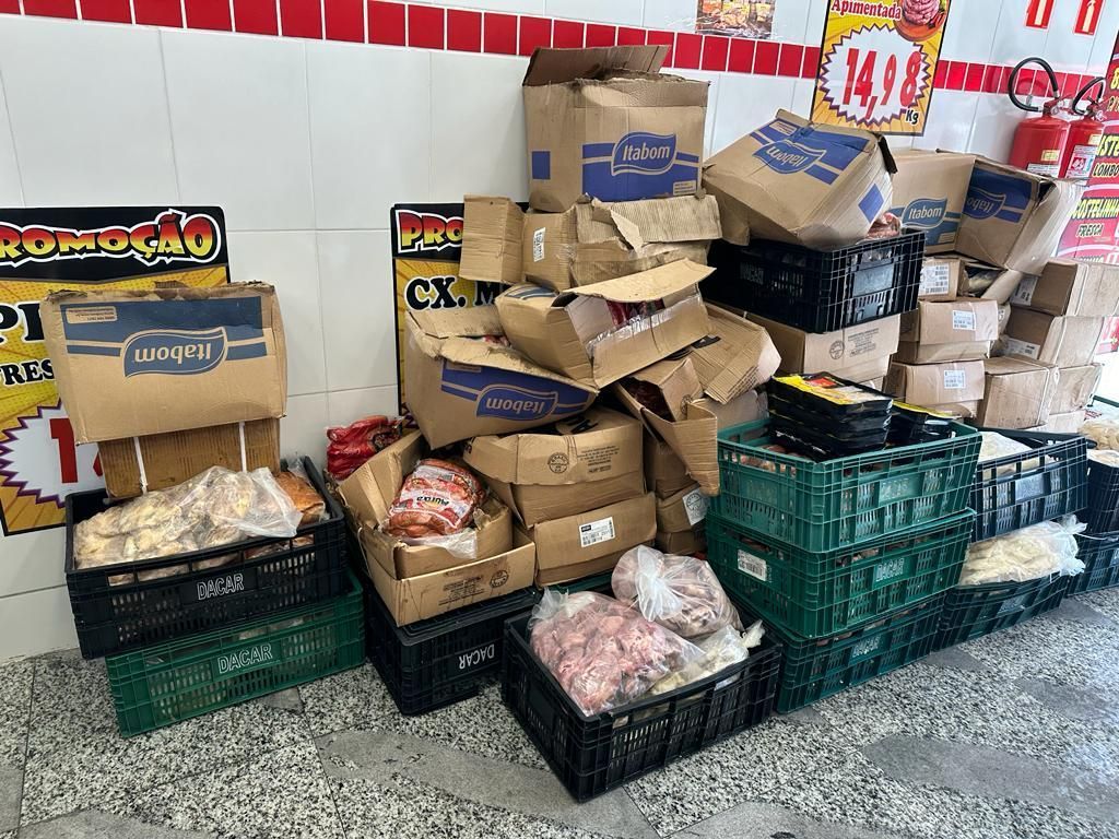 Polícia fecha 5 açougues no litoral de SP e apreende 9 toneladas de carne estragada