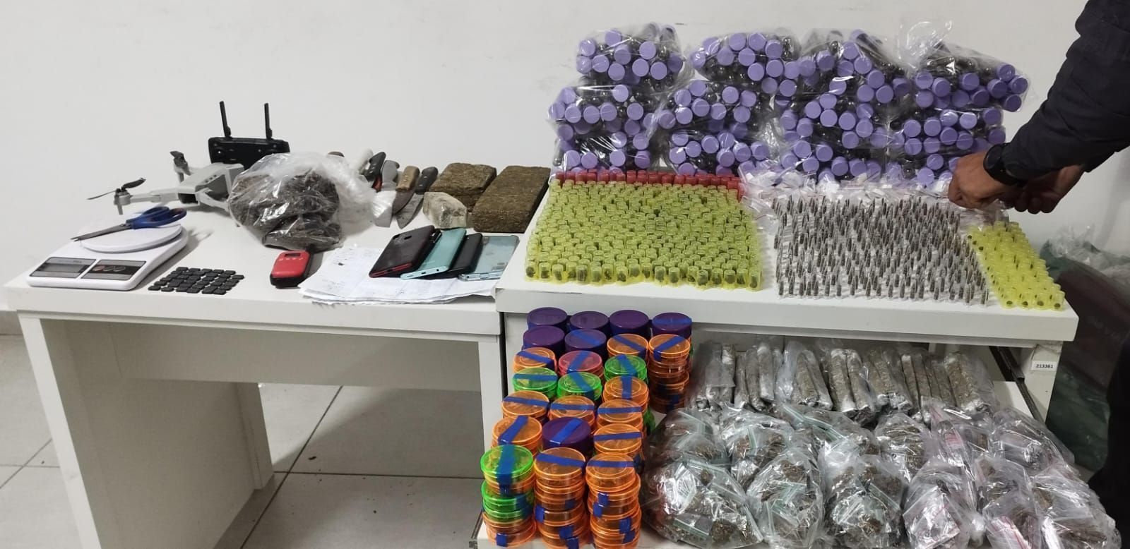 Polícia prende dois homens suspeitos de tráfico em 'casa bomba' em SP
