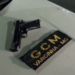 Homem ameaça grupo com arma de fogo e acaba preso em Varginha