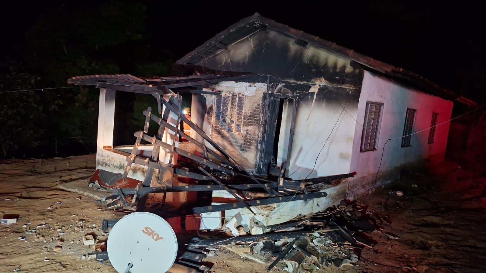 Incêndio atinge duas casas na zona rural de Alfenas
