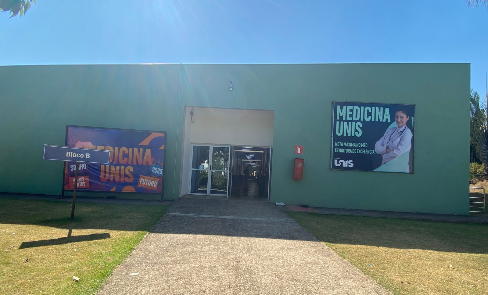 Grupo Unis inicia curso de Medicina com cerimônia e primeira aula