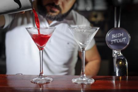 Abrasel e ABBD promovem cursos online sobre bebidas autênticas.
