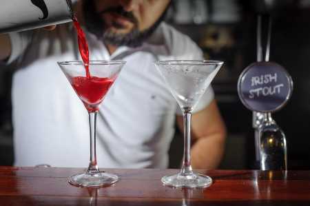 Abrasel e ABBD promovem cursos online sobre bebidas autênticas.