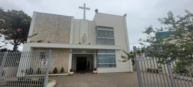 Missas são celebradas todos os dias a partir das 19h.