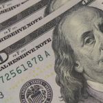 Dólar cai para R$ 4,89 e bolsa tem maior alta em 6 meses