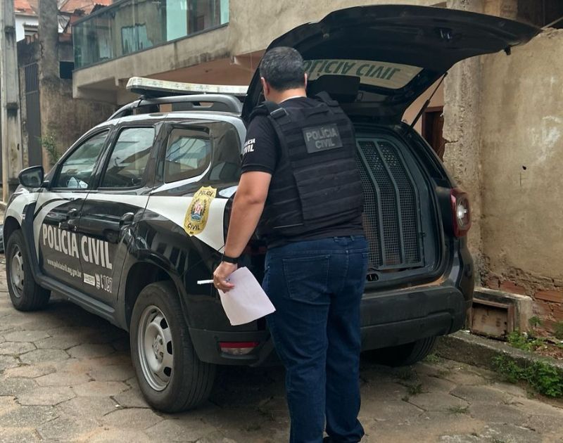 Motorista de ônibus escolar é preso suspeito de assediar adolescente em Maria da Fé