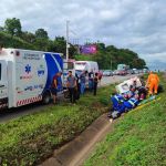 Acidente entre ambulância e ônibus deixa dois feridos na BR-262