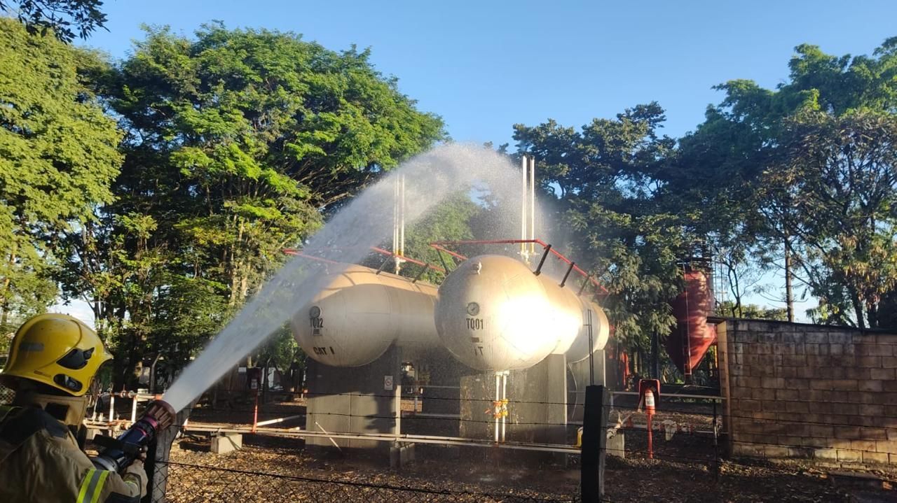 Corpo de Bombeiros controla vazamento de gás em empresa de Varginha