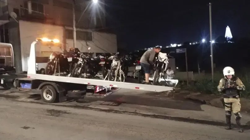 Operação Centauro da PM remove 12 veículos e lavra 34 autos de infração