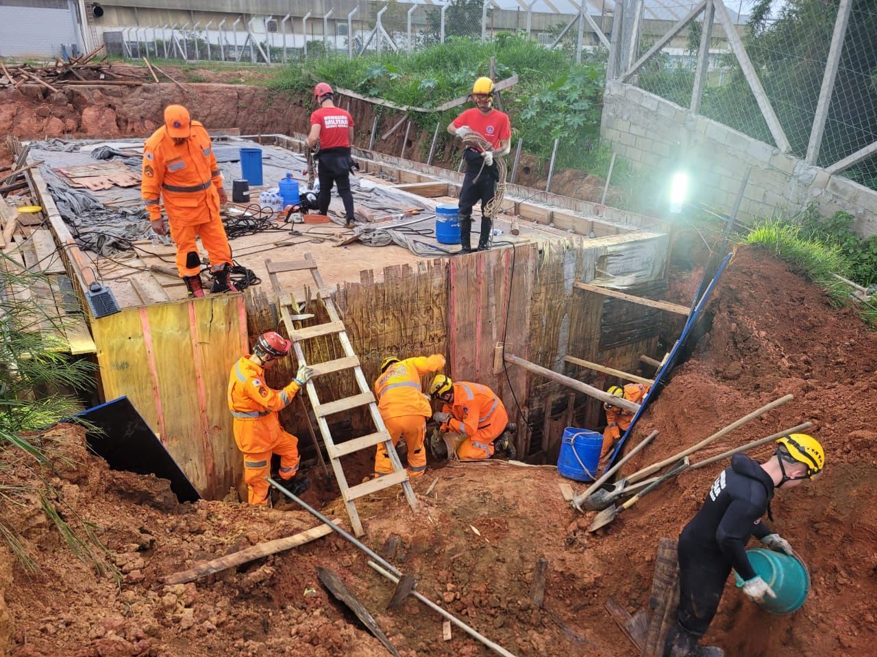 Operário morre soterrado em obra de reservatório de água