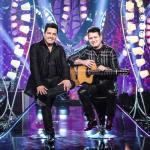 Marrone, da dupla com Bruno, cai do palco em show e precisa de atendimento médico