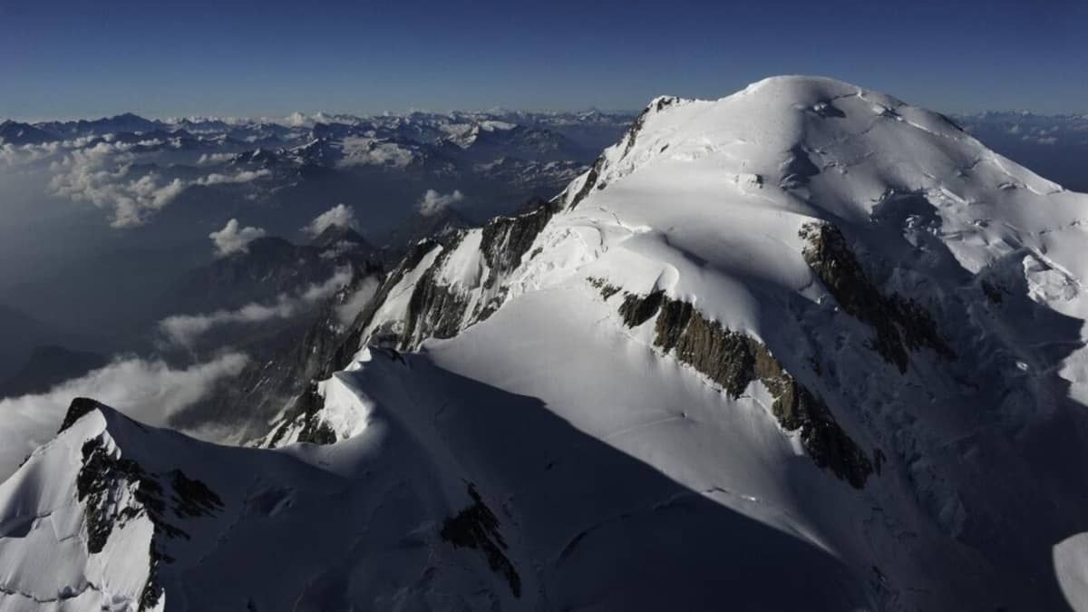 Montanha mais alta da França encolhe mais de 2 metros; entenda