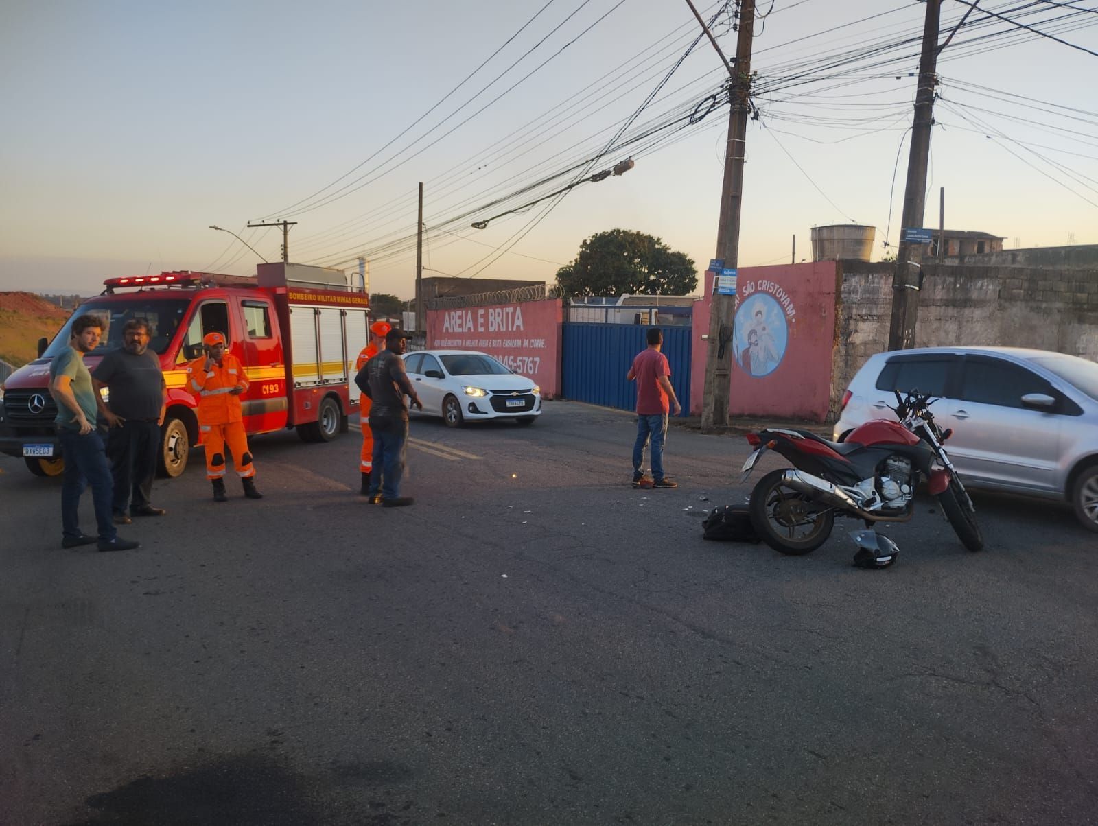 Motociclista fica ferido em colisão com caminhonete no bairro Eldorado