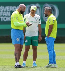 Abel Ferreira e comissão do Palmeiras no treino da última segunda (6)