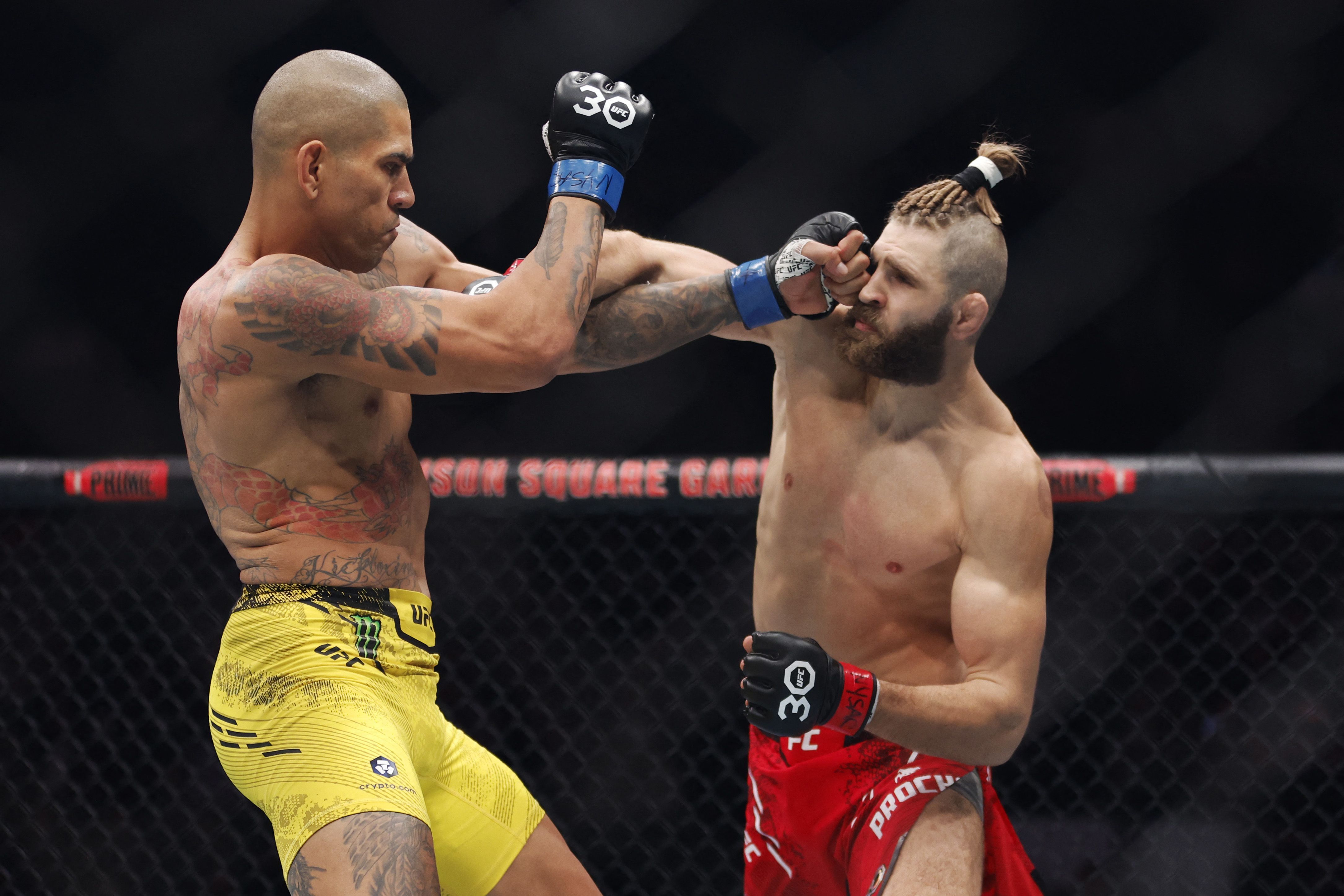 Poatan defenderá cinturão em revanche no UFC; assista ao primeiro nocaute