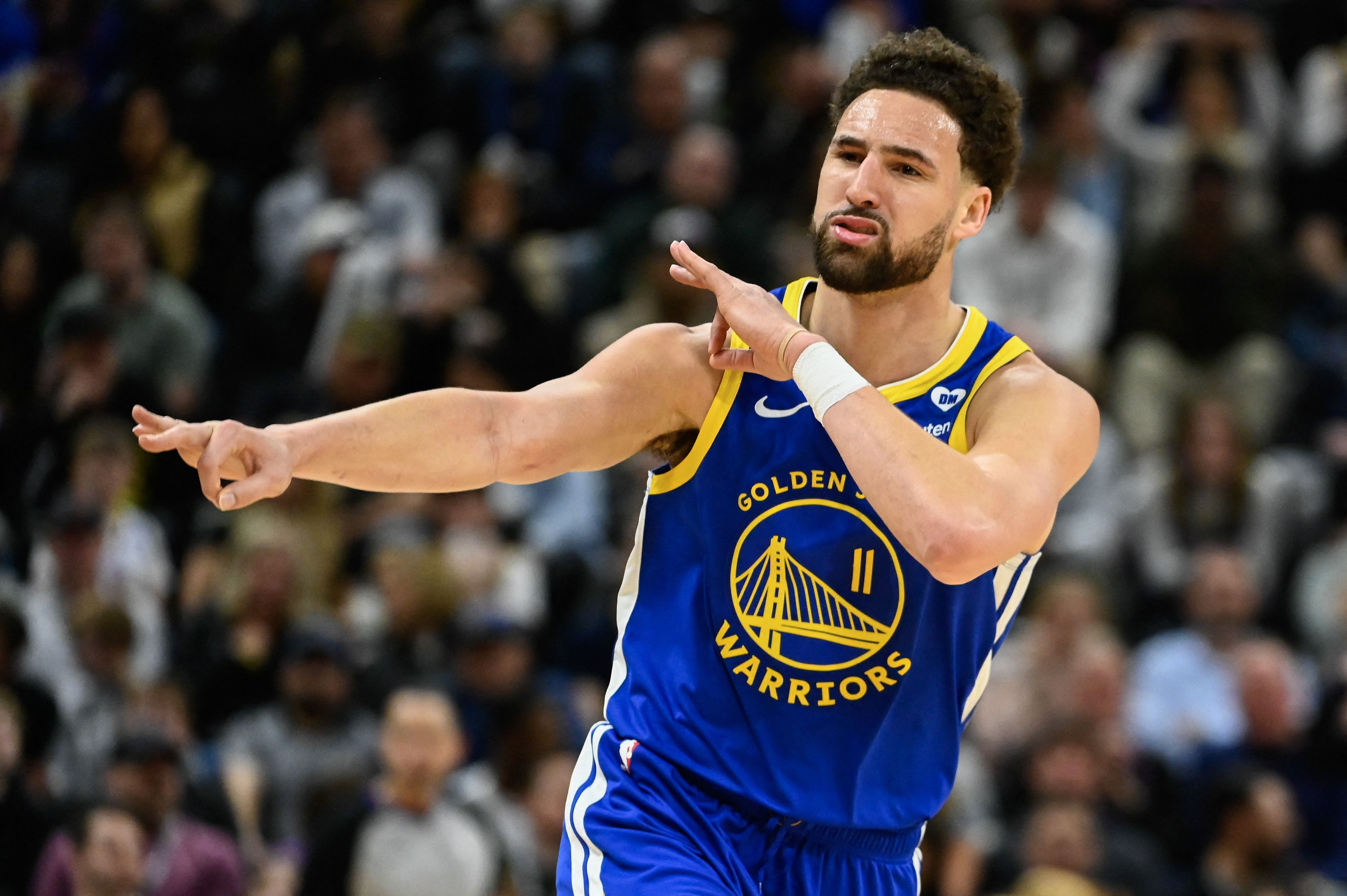 Klay Thompson sai do banco e faz 35 pontos na vitória do Golden State Warriors