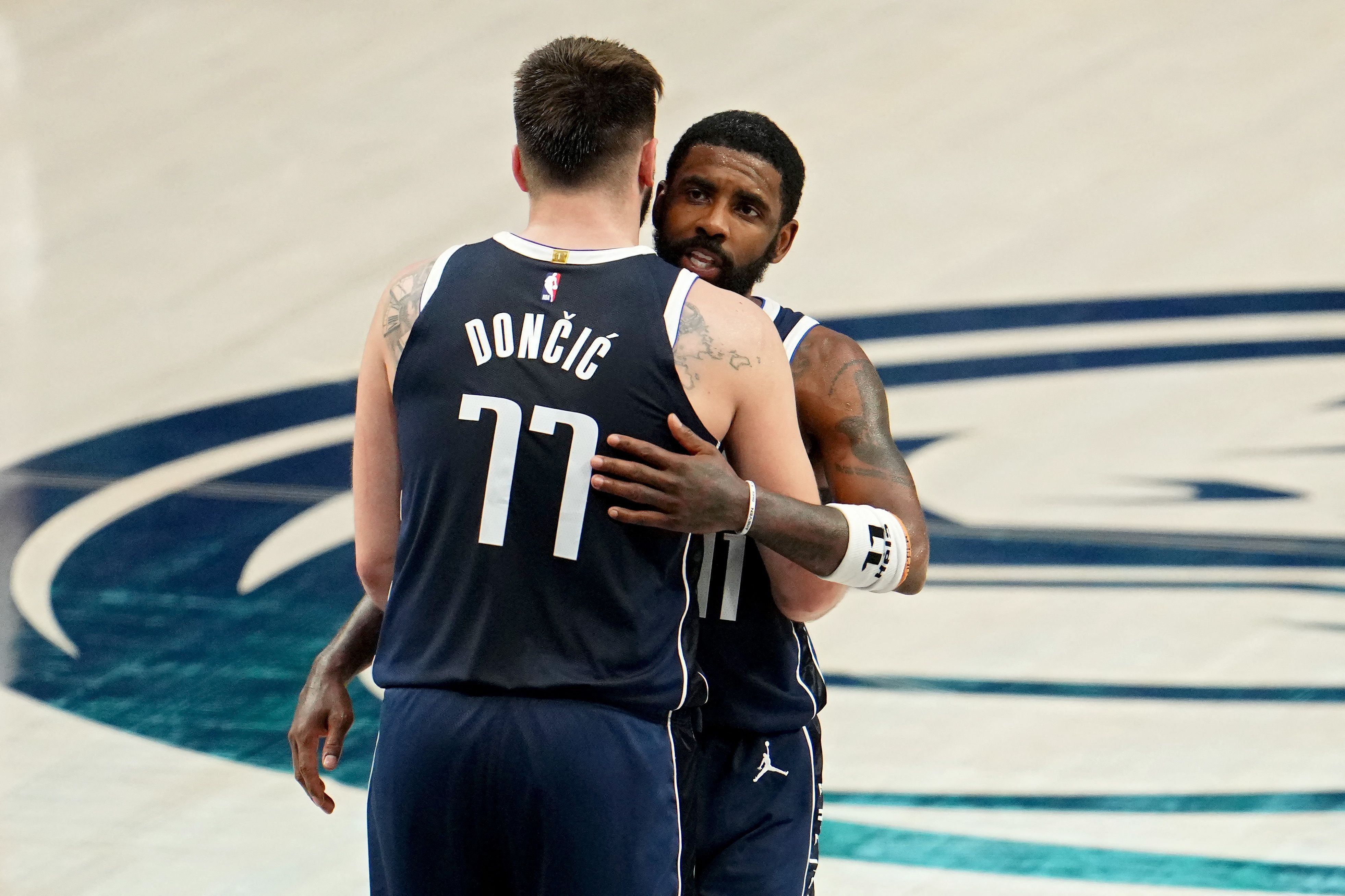 Dallas Mavericks derrota o Minnesota Timberwolves e se aproxima das finais da NBA