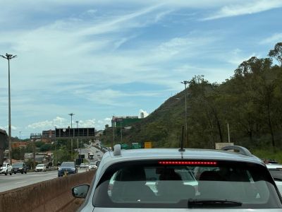 Batida envolveu dois carros e mobilizou Samu e Corpo de Bombeiros